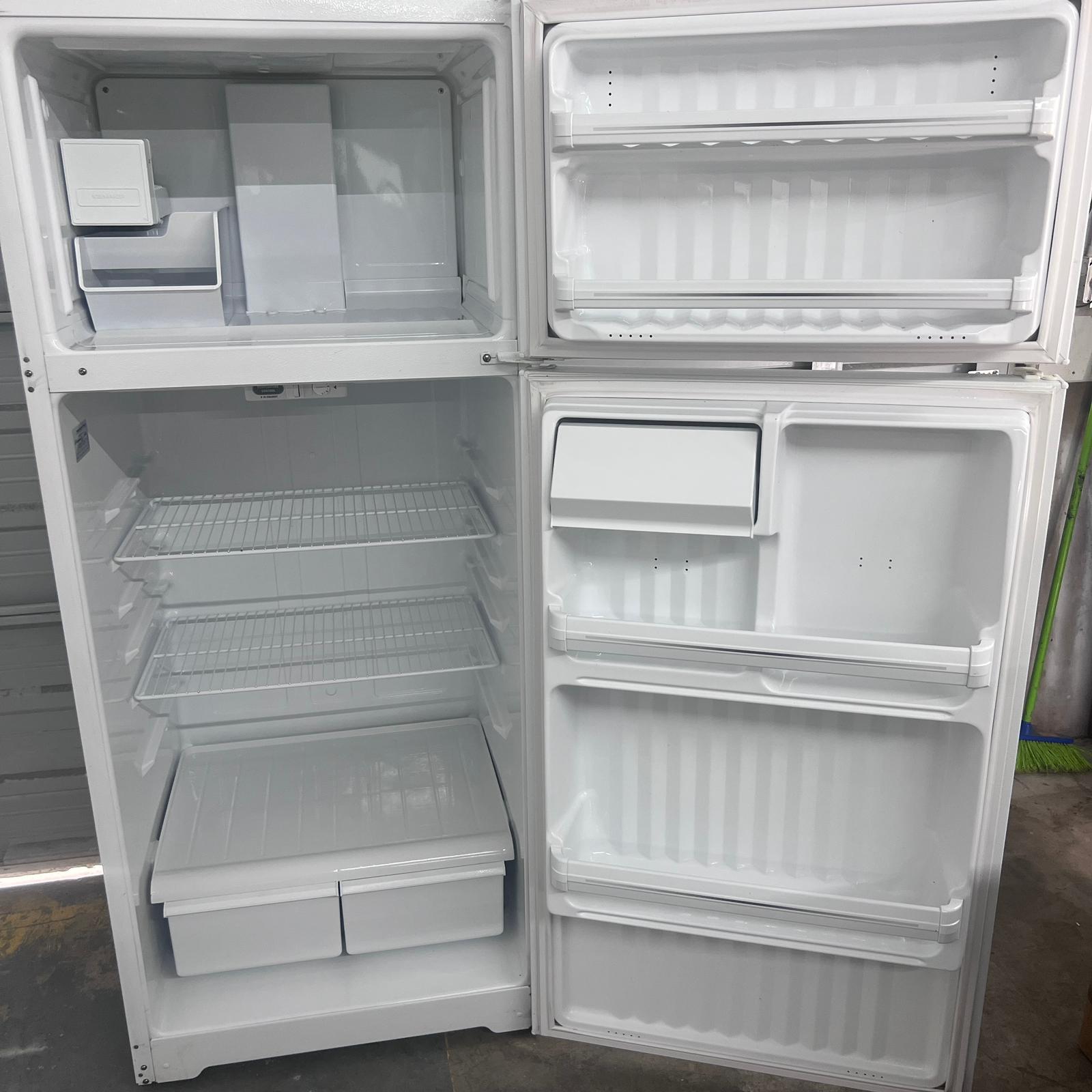 GE Top and Bottom Refrigerator GE Top and Bottom Refrigerator